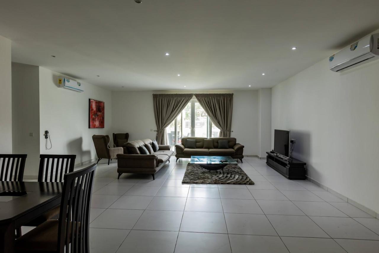 Accra Fine Suites - Henrietta'S Residences Exterior photo