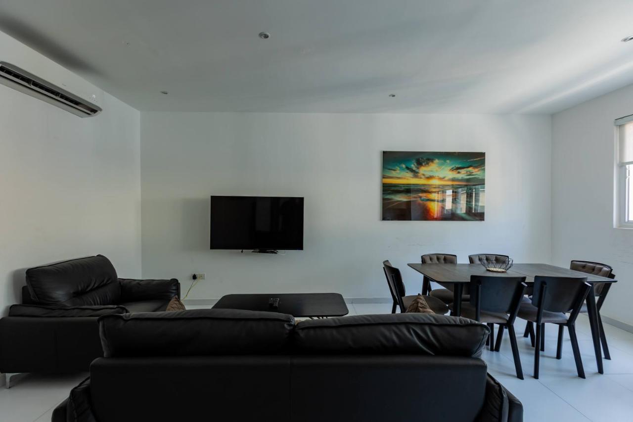 Accra Fine Suites - Henrietta'S Residences Exterior photo