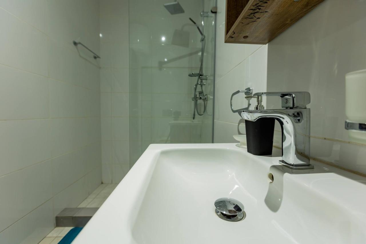 Accra Fine Suites - Henrietta'S Residences Exterior photo